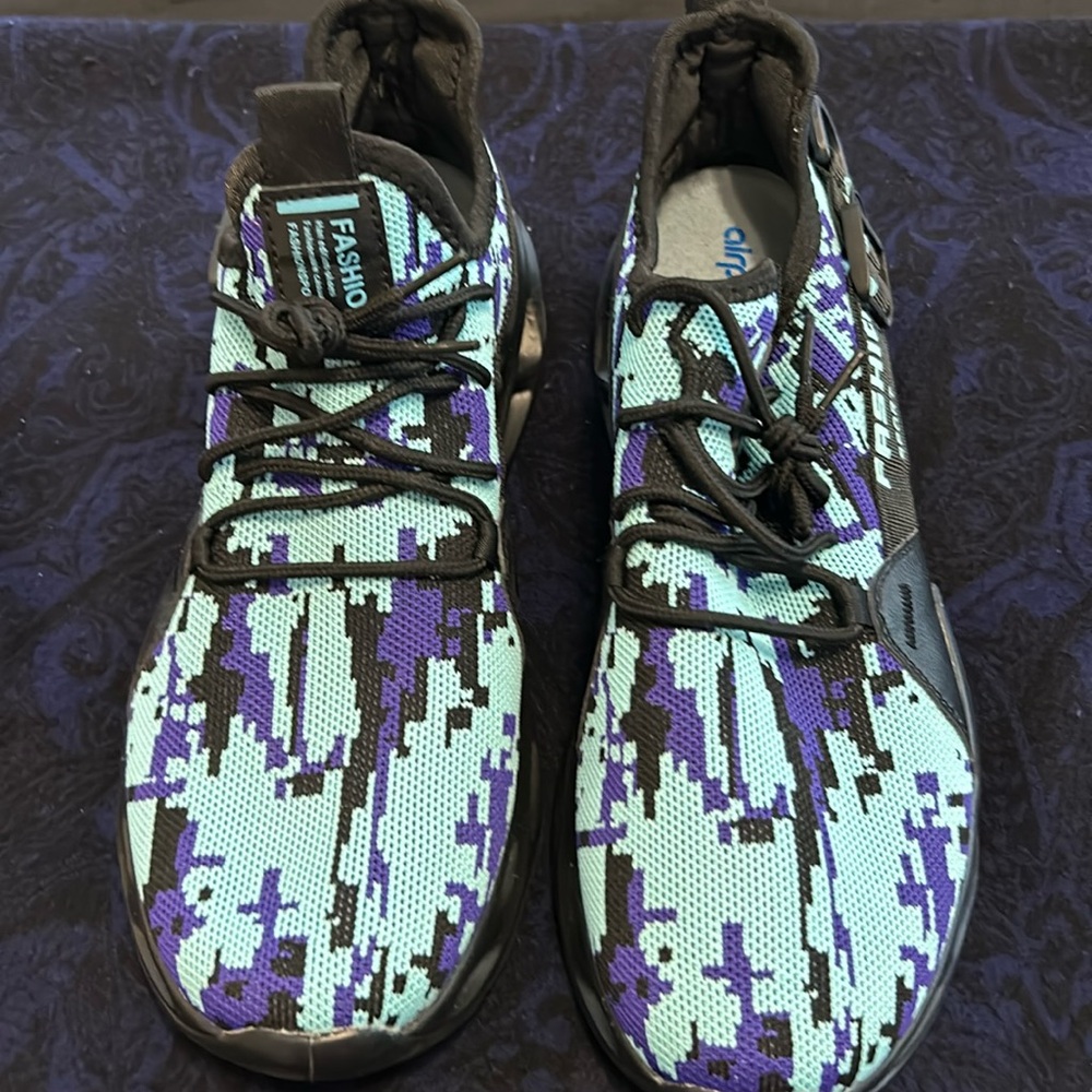 Fashion Sports tennis shoes, size 10.5, new
